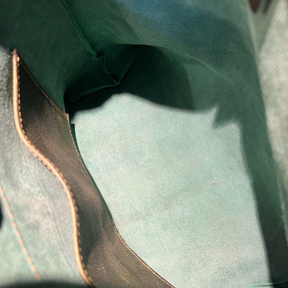 Chandler Leather Medium Taylor in Olive, like new. - Picture 4 of 5